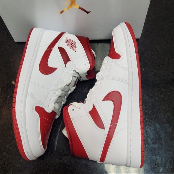 Jordan 1s Retro mids Sz various - Picture 6 of 9